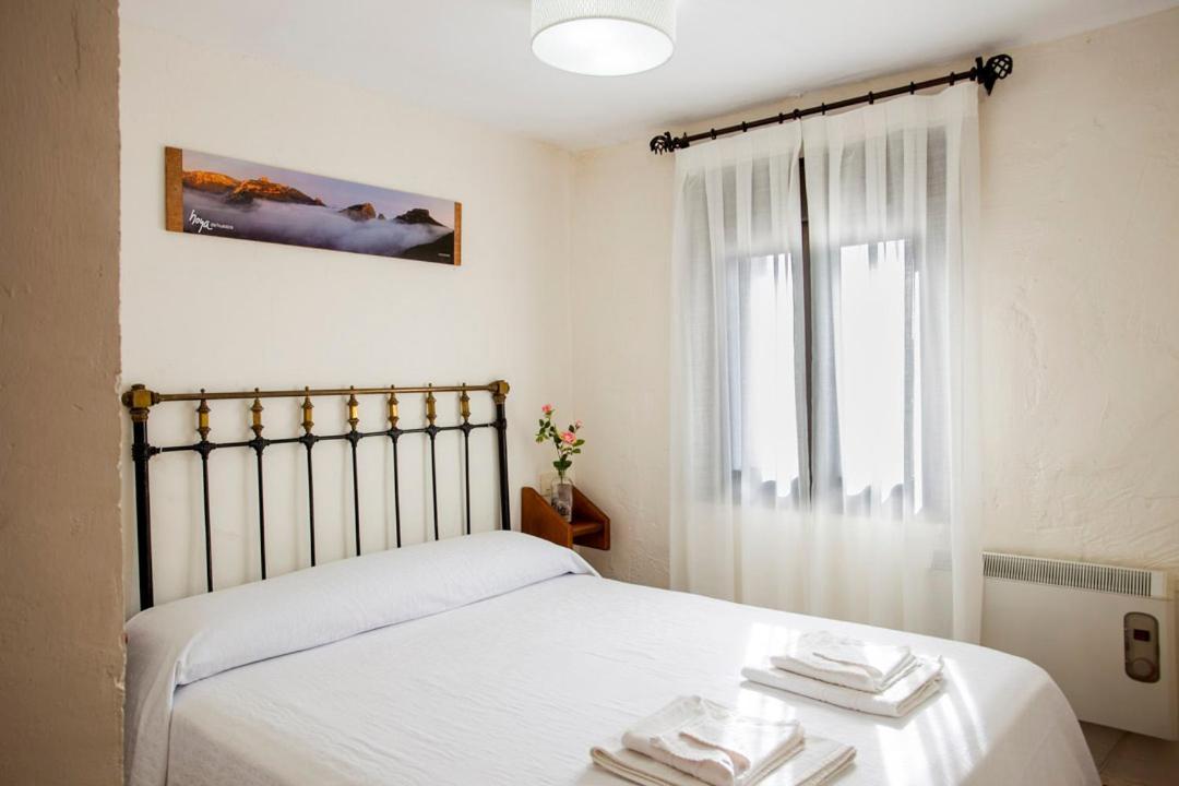 Apartamentos Casa Samper Santa Eulalia de Gállego Oda fotoğraf