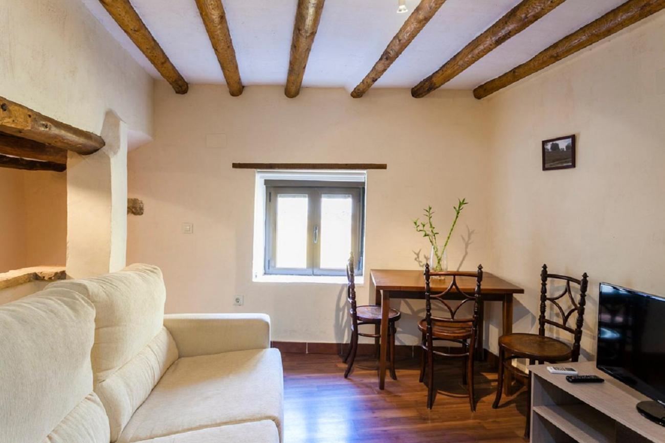Apartamentos Casa Samper Santa Eulalia de Gállego Oda fotoğraf